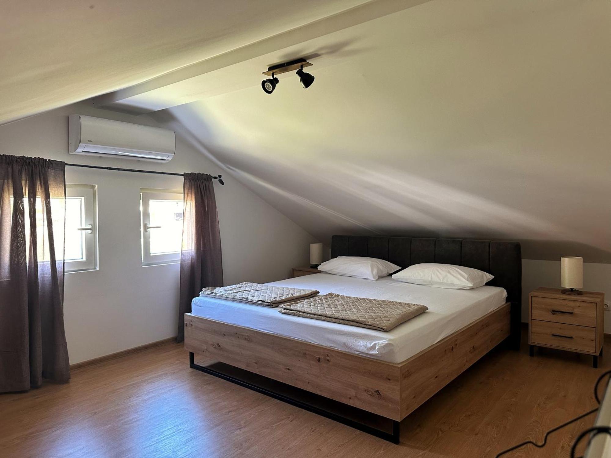 Nirvana Apartment *